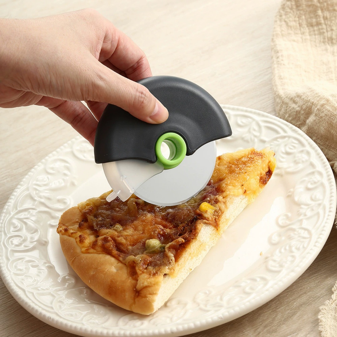 ステンレス製丸型ホイールピザカッター（蓋付き）、生地スライサ - Kitchen Roller Baking のレビューと価格