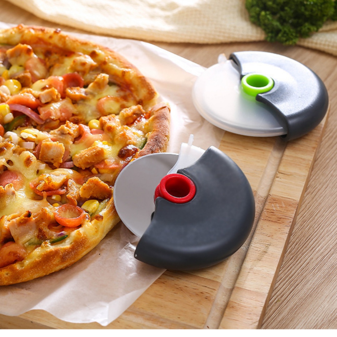 ステンレス製丸型ホイールピザカッター（蓋付き）、生地スライサ - Kitchen Roller Baking のレビューと価格